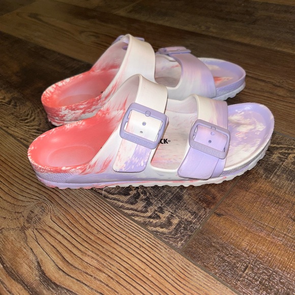 Like new, worn 2 times. Super comfy, cute and versatile. Waterproof,  Tie Dye - Picture 4 of 4